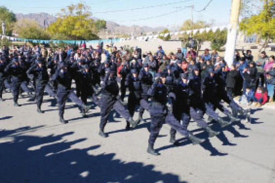  Juraron la bandera 94 aspirantes de la Policía