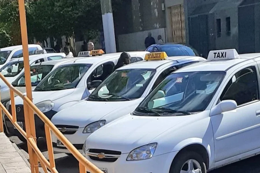  Taxistas de Chilecito reclaman un aumento del 40% en las tarifas