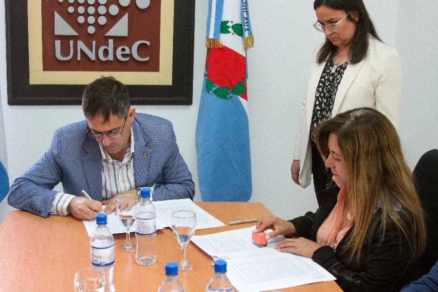  La Universidad Nacional de Chilecitó firmó convenio con el municipio de Famatina