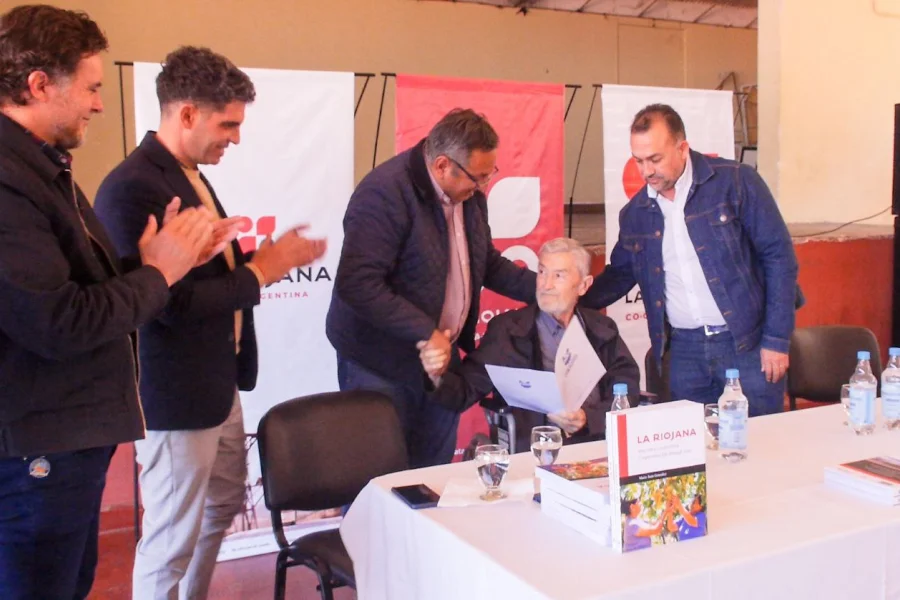  Homenaje a Mario Juan González tras su mención especial en Lisboa