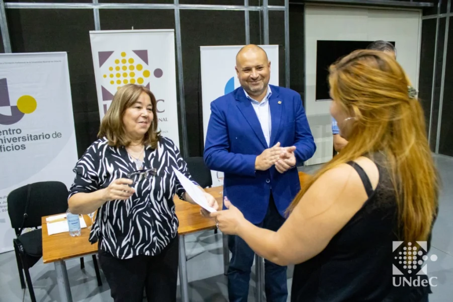  La UNdeC entregó certificados de cursos del Centro de Oficios