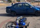 Un motociclista sufrió lesiones leves tras un choque entre una moto y un automóvil en pleno centro