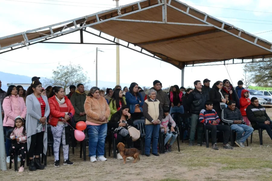  Entregaron 14 lotes a familias de la localidad de San Nicolás