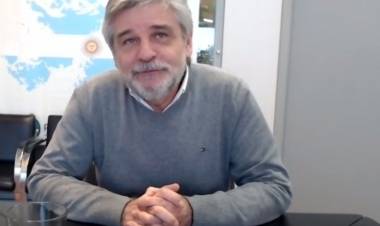  Daniel Filmus presenta su libro ¡AFUERA! en la UNdeC