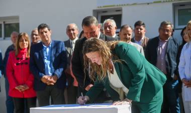  Chilecito: Firmaron convenio para finalizar viviendas del Plan Angelelli