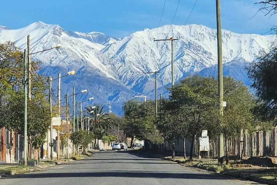  El Famatina volvió a dejar imponentes imágenes cubierto de nieve