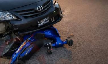 Choque entre moto y auto en Malligasta: dos mujeres resultaron heridas