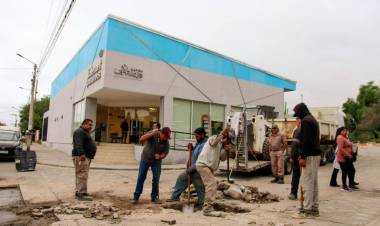 Avanzan trabajos de reparación integral de calzada en un punto clave de la ciudad