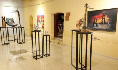Chilecito celebra el arte: inauguraron muestra colectiva por el aniversario del Polivalente