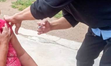 Vacunación antigripal en territorio: acercan la salud a adultos mayores en Malligasta
