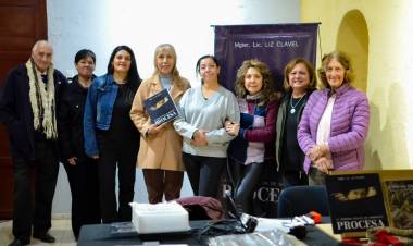 Presentaron el libro “Procesa” de Liz Clavel en una emotiva velada cultural