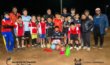 Entregaron elementos deportivos a la Escuela de Fútbol Infantil BARCCE de Malligasta
