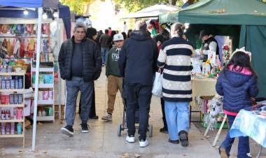 La Feria Popular convocó a vecinos y turistas en un fin de semana largo lleno de tradición y artesanías