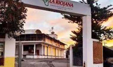 La Riojana entregó paneles de calefacción a una escuela de Chilecito