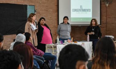 Salud llevó al Colegio Provincial N° 3 un taller para fortalecer el cuidado, la prevención y el acceso a información sobre salud sexual
