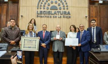 La Legislatura distinguió a Lázaro Fonzalida por su aporte a la vida democrática y al desarrollo de Chilecito