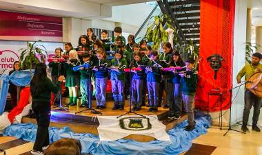 Presentaron en el Shopping “Vieja Terminal” la muestra artística integral "Alma Riojana"