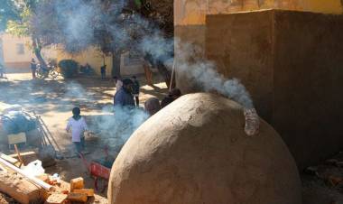 Avanza la construcción de un horno de barro y nuevos espacios en la Escuela Pablo Pizzurno de Los Sarmientos