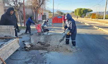 Comenzaron trabajos de bacheo y reparación sobre avenida Circunvalación