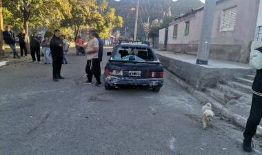 Anguinán: dos menores resultaron heridos tras chocar en moto contra un automóvil