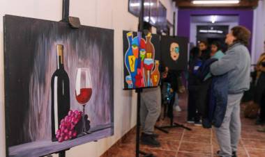 La Escuela Municipal de Arte celebró sus 40 años con la muestra "Con el Arte a Cuestas"