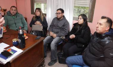 Municipio y Policía coordinaron acciones para abordar problemáticas que afectan a adolescentes y jóvenes