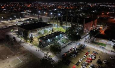 Nueva iluminación en el Polideportivo Carlos Saúl Menem