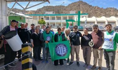 Trabajadores de la salud reclaman información sobre el pase a planta permanente