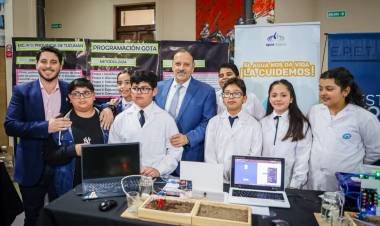 Quintela reconoció proyectos de estudiantes riojanos que proponen solución al ahorro de energía, el cuidado del ambiente y el aprovechamiento de recursos sostenibles