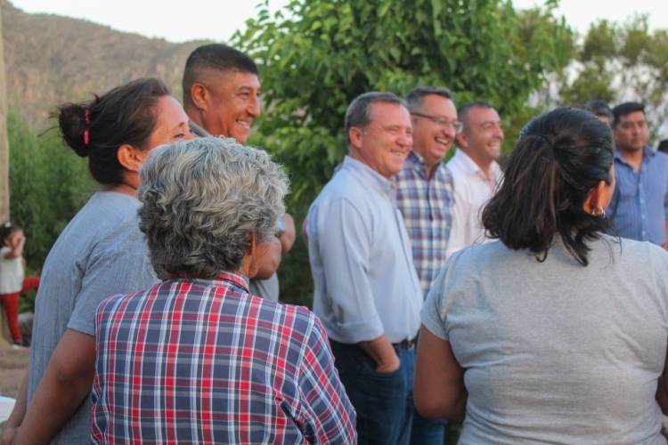 Vecinos del Barrio San Jorge recibieron ayudas económicas