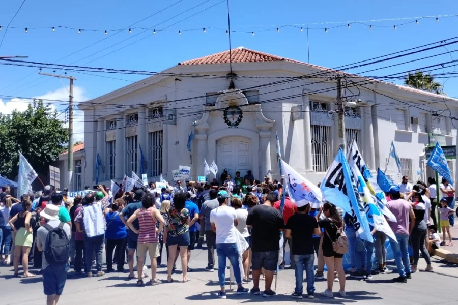 Hubo movilizaciones en repudio al DNU y la Ley Ómnibus