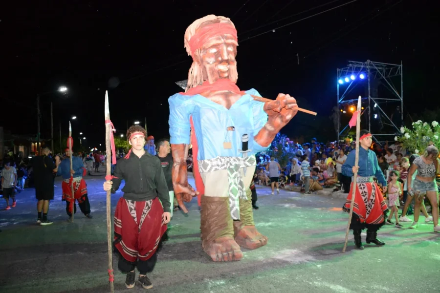 Los disfraces le dieron colorido al carnaval chileciteño