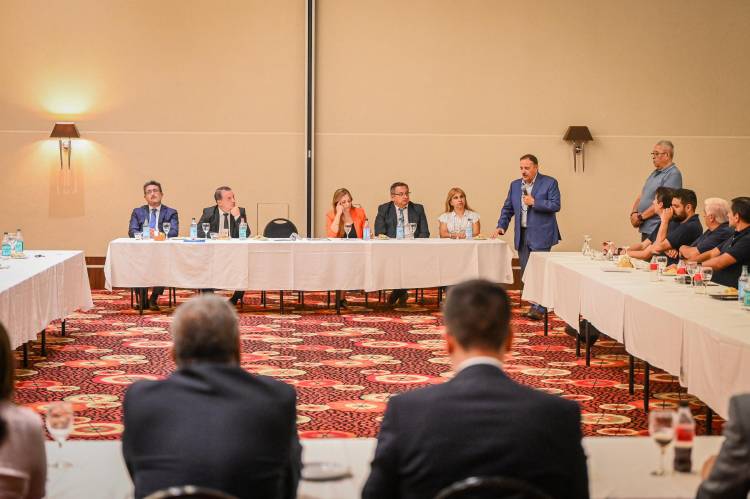 Gremios de Chilecito acompañan al Gobernador en su reclamo por los recursos