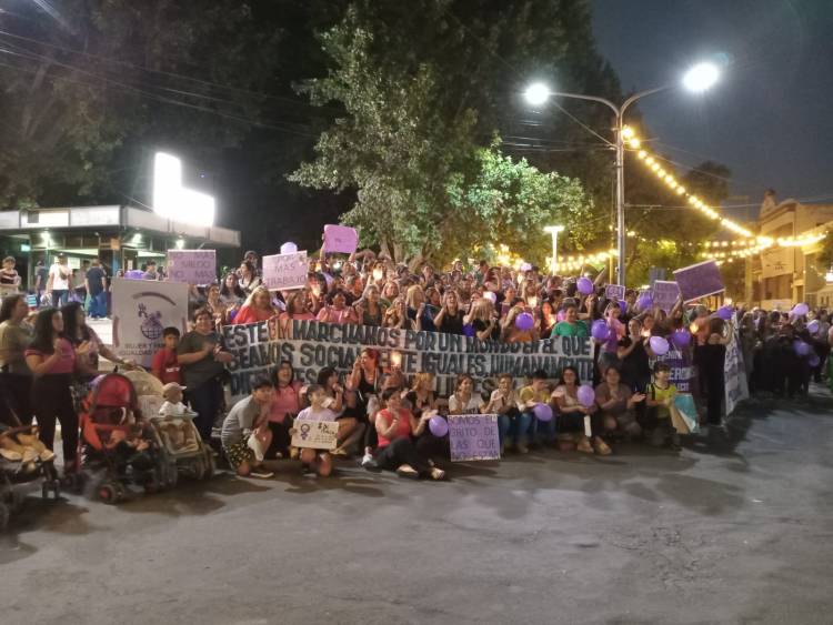 Chilecito: Contundente manifestación en el 8M