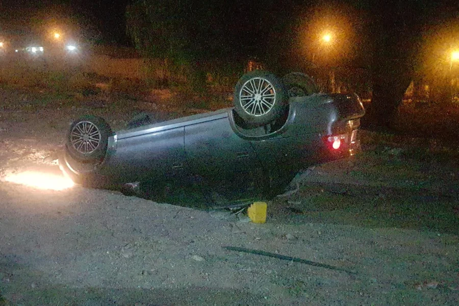 Un hombre perdió la vida tras volcar con su auto en la Ruta Provincial n°14