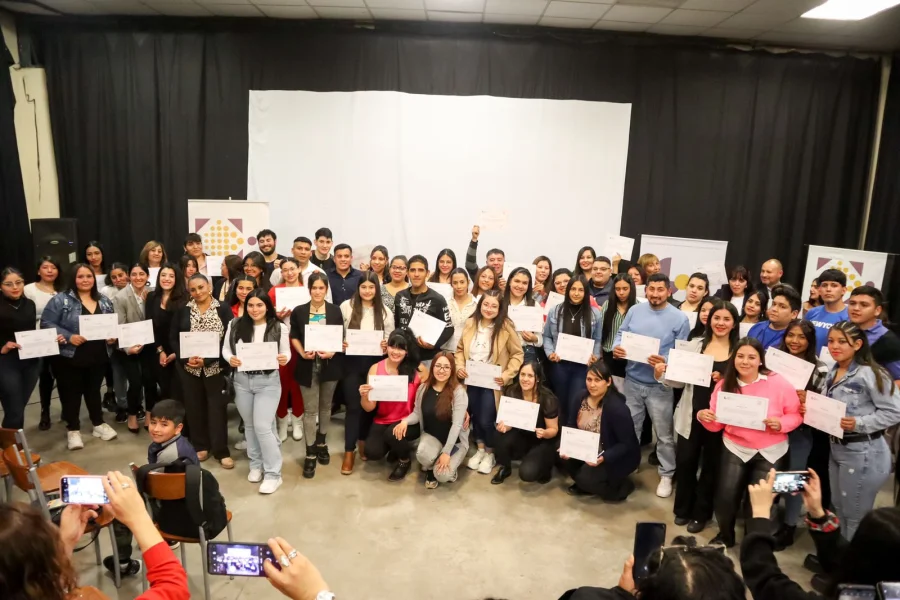 La UNdeC entregó certificados de los cursos del Centro de Oficios
