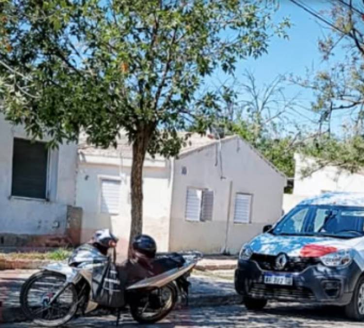 Motociclista resultó herida tras chocar contra la puerta de una camioneta en Chilecito