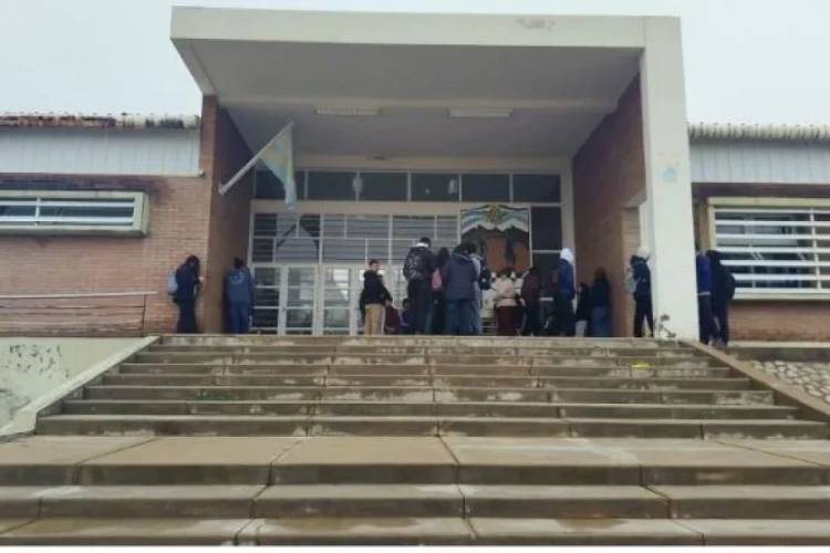 Trasladan a Nonogasta al alumno que ingresó armado al Colegio N° 16 de Chilecito