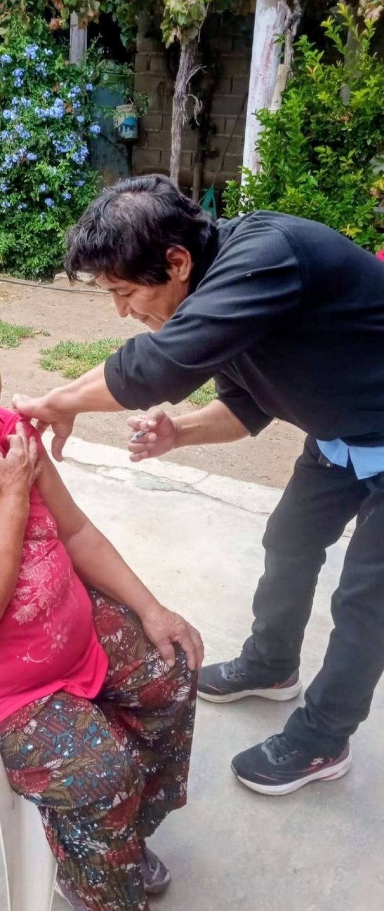 Vacunación antigripal en territorio: acercan la salud a adultos mayores en Malligasta