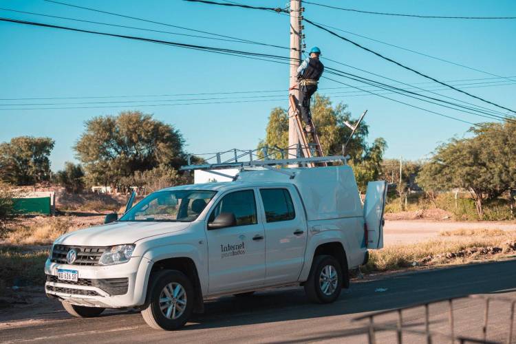 Avanza la conectividad: Malligasta, Colonia de Malligasta y Anguinán ya cuentan con fibra óptica