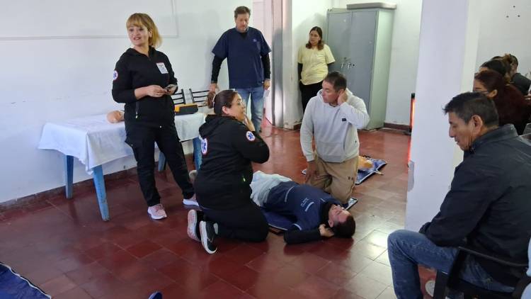 Capacitación en RCP y uso de DEA para fortalecer la respuesta ante emergencias