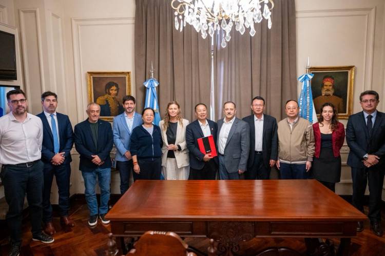 La Rioja firmó un acuerdo con la empresa china Hainan Trailblazer para avanzar en proyectos mineros