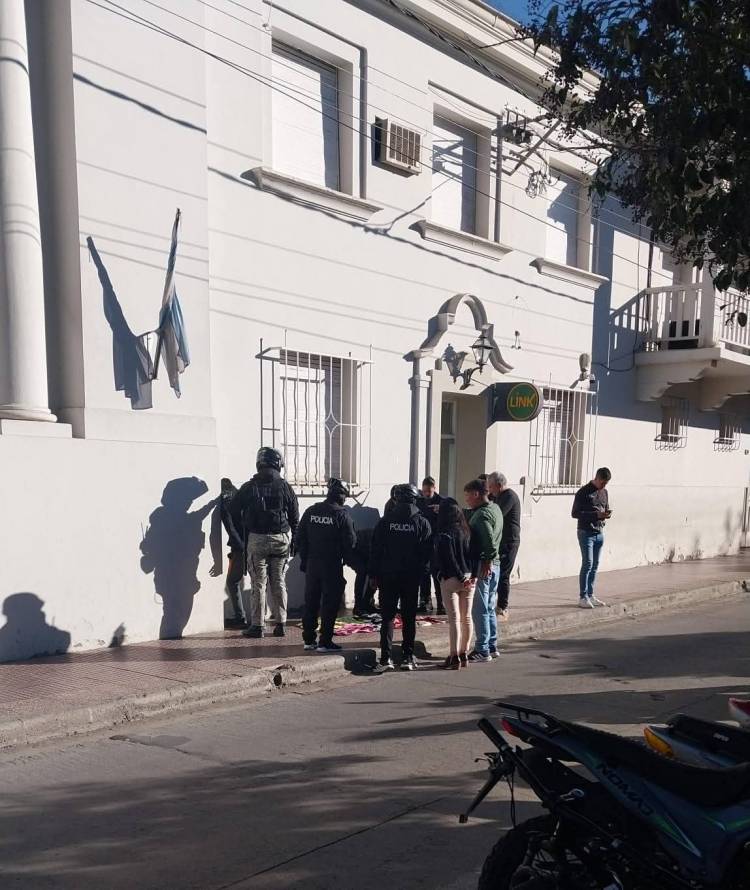 Detienen a un hombre tras robar en una veterinaria y le secuestran cannabis