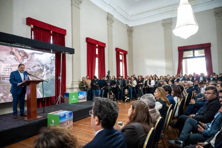 Quintela presentó el Plan Minero 2026-2030 para impulsar empleo, proveedores locales y desarrollo en toda la Provincia