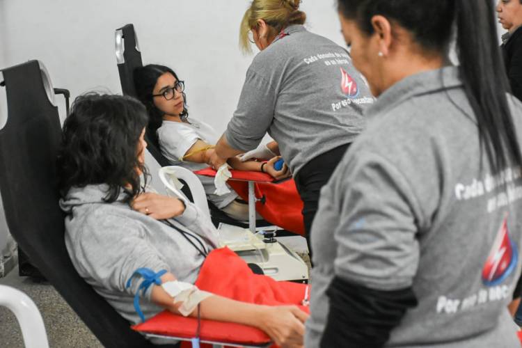 Salud realizó una nueva colecta voluntaria de sangre junto a estudiantes del CEF San Francisco