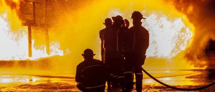 Incendio de pastizales en una vivienda fue controlado por Bomberos Voluntarios