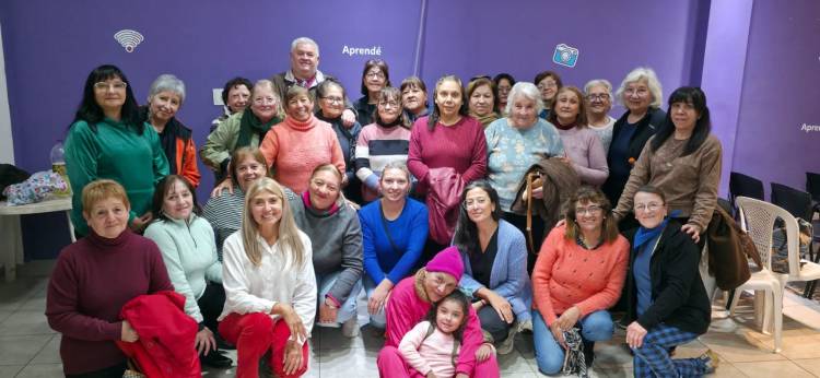 Adultos mayores participaron de una jornada de cine y reflexión en Punto Digital