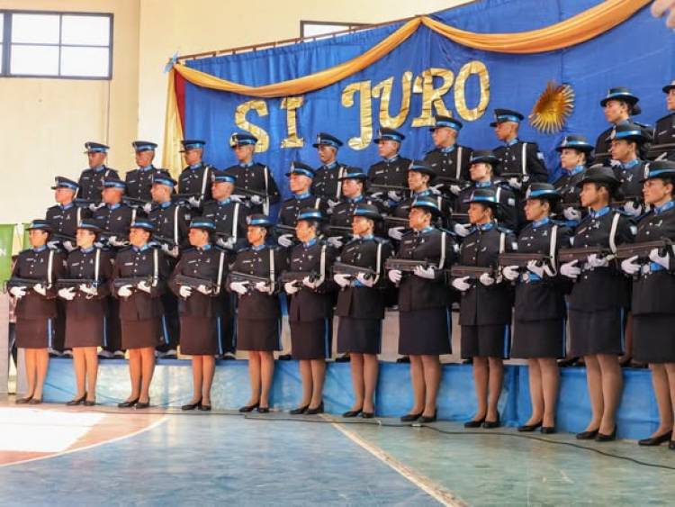 Cadetes de la Escuela de Formación de Seguridad Pública juraron fidelidad a la Bandera en Famatina