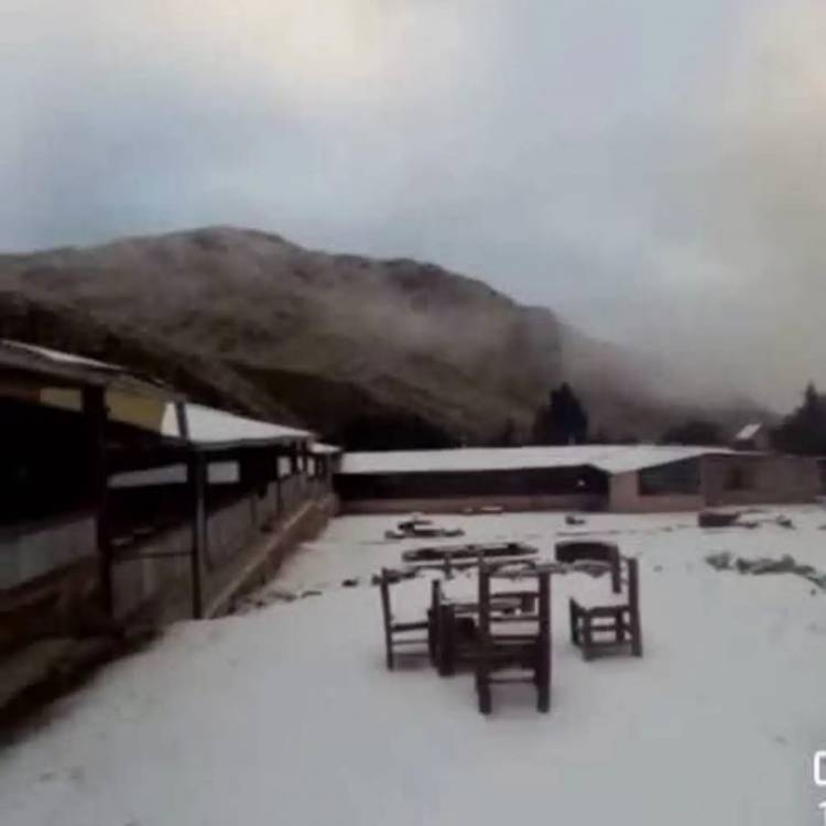 Chilecito amaneció con un paisaje blanco y Las Placetas regaló una postal única del invierno riojano