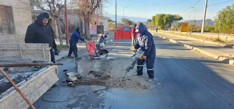Comenzaron trabajos de bacheo y reparación sobre avenida Circunvalación